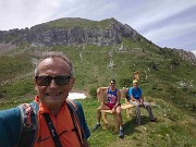 Bello il ‘Sentiero delle panchine ‘ ad anello da San Simone-Passo San Simone + Forcella Rossa-17giu25 - FOTOGALLERY